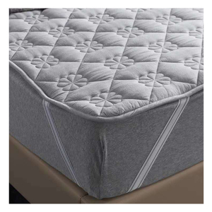 غطاء مفرش سرير مبطن قماش مقاوم للماء واقي مرتبة مقاس كبير - Product Image 2