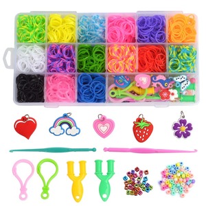 Venta al por mayor: Pulseras de goma DIY de 32 rejillas, coloridas, hechas a mano, juguetes de costura y tejido para arte y manualidades. - Product Image 3