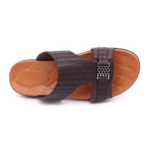 Nuevo precio de fábrica de verano al aire libre de moda Zapatillas sandalias de playa para hombre - Product Image 4