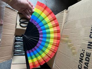 พัดมือพับลายรุ้งพิมพ์ลายตามสั่ง ขนาด 23 ซม. สำหรับงานเทศกาลอีเว้นท์ ขายส่ง - Product Image 4