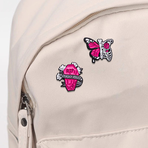 YINI fabricante al por mayor personalizado 4 piezas Rosa gótico esmalte pines-aleación de zinc Edgy Y2K pines con igualdad de género y motivos de muerte - Product Image 6