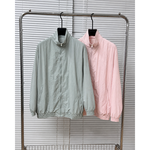 Blazer pour femme en tissu rouge vin, col montant, fermeture éclair, rembourré, avec poignets côtelés et poches latérales, pour un usage quotidien - Product Image 6