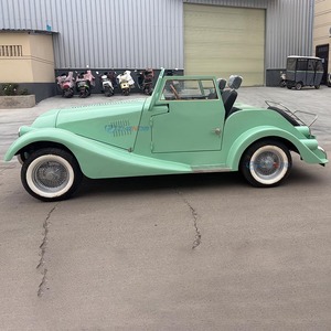 Coche eléctrico vintage verde claro personalizado con batería de litio, tracción trasera, homologado para circular por carretera, ideal para fotografía de bodas, viajes a complejos turísticos. - Product Image 3