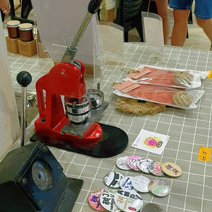 Chất Lượng Cao Tự Làm Của Nhãn Hiệu Kim Loại Vòng Huy Hiệu Nút Máy Làm Hot Bán Bán Buôn Trực Tiếp Nhấn Nút Maker - Product Image 2