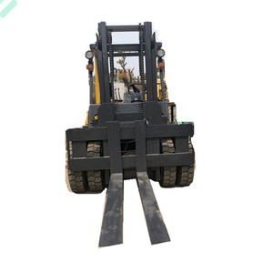 Montacargas Diésel Usado TCM de 7 Toneladas, 4x4, Neumáticos Sólidos, para Terreno Accidentado, de Servicio Pesado, Operación Manual, Mástil de Dos/Tres Etapas - Product Image 1