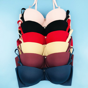 طقم ملابس داخلية بتصميم قوطي بلون موحد مع حمالة صدر مبطنة للنساء الشابات - Product Image 3