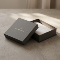 Boîte cadeau magnétique de luxe avec logo personnalisé pour l'emballage des vêtements, boîte en carton imprimée, vente en gros, emballage de vêtements haut de gamme, marque OEM
