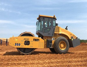 Rodillo Vibratorio de Alta Eficiencia XS183J de un Solo Tambor, 18 Toneladas, 93 kW, Compactador de Alta Presió<span class=keywords><strong>n</strong></span> para Carreteras - Product Image 1