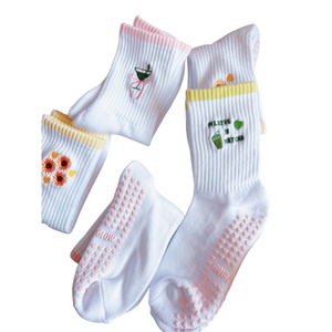 Высококачественные носки для йоги из бамбукового волокна - Product Image 1