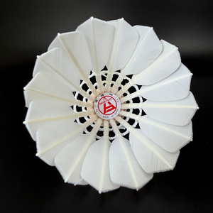 Volants de badminton professionnels SNOWPEAK T2 A+ en plumes d'oie de quatrième qualité, durables et à haute performance pour l'entraînement - Product Image 2