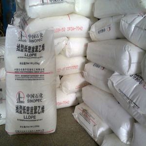 LDPE pétrochimique du Qatar Q1018H/Q1018N/Q1018C/Q2018C/Q2018N pour emballages alimentaires, granulés LDPE hautement transparents - Product Image 1