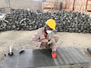 Pavé de pierre cubique de granit noir absolu flammé africain expédié du port de BEIRA - Product Image 3