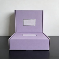 Hochwertige Magnetische Geschenkbox-Verpackung mit Bandgriff, Faltbar, Individuelles Logo, Harte Stabile Kartonbox in Schwarz und Rosa mit Kleidungseinlage
