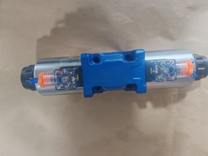 4WE10E 4WE10F 4WE10P 4WE10T Hydraulique 4WE10W 4WE10G 4WE10J 4WE10H 4WE10L 4WE10FM Directionnel - Product Image 1