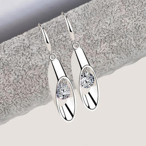Orecchini Pendenti CITGEBU Placcati Argento a Goccia con Pietra Bianca Taglio Brillante Rotondo, Montatura a Castone, Gioielli da Festa alla Moda da Donna - Product Image 4