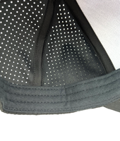 Casquette de baseball perforée découpée au laser à 5 panneaux, respirante, séchage rapide, performance sportive, logo personnalisé, pour la course et le golf, pour hommes et femmes