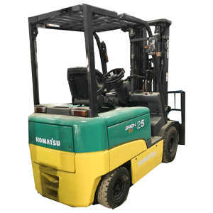 Montacargas Diésel Komatsu Usado de 2.5 Toneladas con Mástil de Dos Etapas, Batería de Plomo-Ácido, 1 Año de Garantía, para Construcción, Movimiento de Tierras y Venta al por Menor - Product Image 1