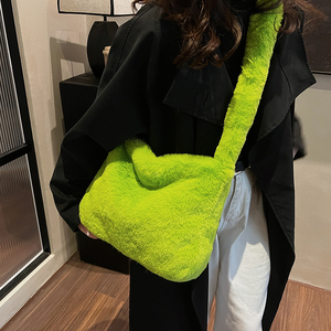 <span class=keywords><strong>Sac</strong></span> à bandoulière en peluche d'hiver 2025 pour femmes, <span class=keywords><strong>sac</strong></span> à main en fausse fourrure, grand format, <span class=keywords><strong>luxe</strong></span>, doux - Product Image 4