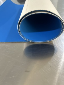 Adaptés aux machines d'impression Heidelberg et KBA, nous produisons des bâches aux épaisseurs et duretés spécifiés par les clients. - Product Image 1