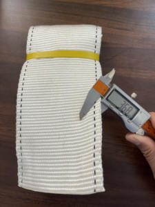 Sangle de levage industrielle en polyester de 12,5 cm, blanche, facteur de sécurité 6:1, haute résistance, haute ténacité - Product Image 5