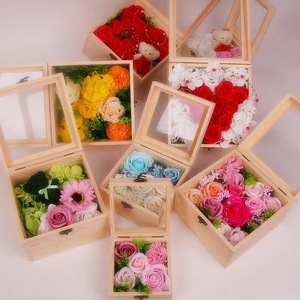 Caja de madera con tapa de cristal transparente y madera de rafia, caja de madera para flores preservadas, caja de madera para regalo de rosas navideñas. - Product Image 3