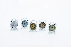 1:12 Кукольный домик для съемки реквизит карманная миниатюрная сцена мини-будильник из сплава аксессуары для кукольного домика ремесло - Product Image 5