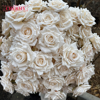 Super Rabatt Großhandel Hochwertige Künstliche Rosen Realistische Gerüschte Rosen Kunstblumen Seiden-Rosen in Elfenbeinweiß