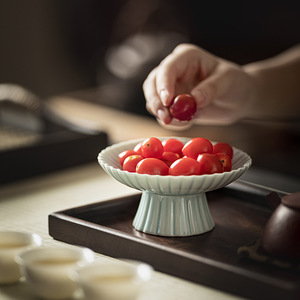 Assiette à thé et à fruits de style chinois à pieds hauts, plat à collation domestique, assiette à dessert simple pour salon, plateau bouddhiste à pieds hauts - Product Image 1