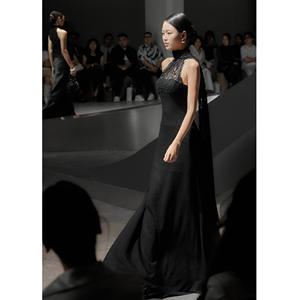 Vestidos Largos de Alta Costura para Mujer, Diseño ODM CORINNE, Vestido Elegante de Encaje con Cuello Cruzado y Drapeado, Hecho en Vietnam - Product Image 4