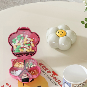 Boîte de rangement portative multifonctionnelle en plastique pour médicaments et bonbons PP avec boîte à pilules quotidienne et étui à pilules de voyage Design de fleurs - Product Image 4