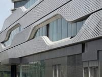Panneaux en aluminium sur mesure résistants aux intempéries pour les extérieurs de villas ; panneaux de bardage en aluminium revêtus de PVDF pour les façades commerciales
