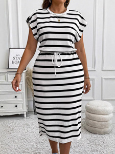 Robe décontractée à col rayé imprimé, col rond, manches courtes, grande taille, avec laçage et taille ajustable pour femme - Product Image 4