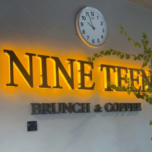 企业品牌墙用3D不锈钢背光字母，医疗诊所接待用定制镀金钛标牌 - Product Image 1