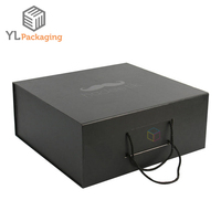Elegante Maßgeschneiderte Kleidung Schuhe Starre Karton Schwarze Glänzende Faltbare Magnetverschluss-Verpackungsbox mit Bandgriff