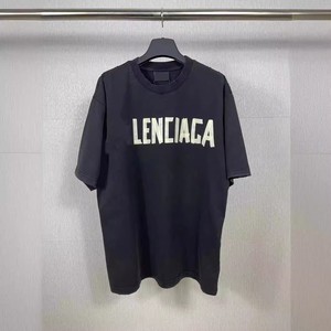 T-shirt Unisex Paris di Alta Qualità, Nuova Collezione Primavera 26, con Ricamo Lettere B Family e Onde Cola, Vestibilità Ampia e Maniche Corte - Product Image 1