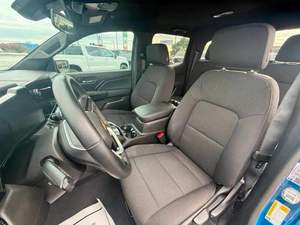 2023 CHEVROLET COLORADO LT soigneusement utilisé à droite et à gauche disponibles - Product Image 2