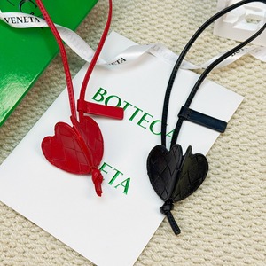 Lovely Heart Shape <b>Bag</b> Luxury Charm Fashion Keychain Portable <b>Key</b> <b>Ring</b> for Female Users Genuine Leather Keychain - Product Image 2