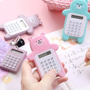 Mini Oso <span class=keywords><strong>de</strong></span> dibujos animados <span class=keywords><strong>de</strong></span> 8 dígitos pantalla tamaño <span class=keywords><strong>de</strong></span> bolsillo alimentado por batería calculadora electrónica <span class=keywords><strong>de</strong></span> las matemáticas <span class=keywords><strong>de</strong></span> la escuela suministros - Product Image 2