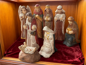 Set di 8 Pezzi di Statuine del Presepe Natalizio in Legno Intagliato Personalizzato, Dipinte a Mano, Artigianato Decorativo Made in China, Campione Disponibile - Product Image 2