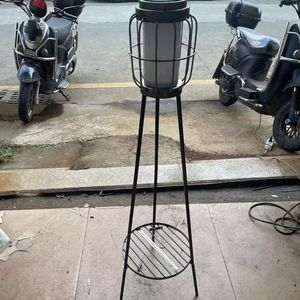 Lámpara Solar LED para Exteriores, Diseño de Jaula Metálica, Resistente al Agua, para Jardín o Patio - Product Image 4