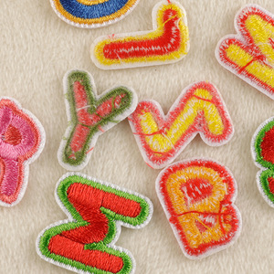 Patchs brodés A-Z, motifs de dessins animés originaux <span class=keywords><strong>en</strong></span> anglais, <span class=keywords><strong>en</strong></span> polyester, <span class=keywords><strong>en</strong></span> forme de <span class=keywords><strong>lettre</strong></span>, accessoires vestimentaires, badges, patchs thermocollants - Product Image 2