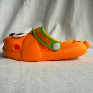 Ciabatte animate da cartone animato per bambini maschi 4-6 anni, suola antiscivolo in EVA, scarpe estive arancioni con design a occhi. - Product Image 2