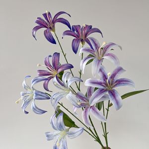 ช่อดอกลิลลี่ประดิษฐ์ 3 มิติ ดอกไม้ผ้าไหมเสมือนจริง สำหรับตกแต่งงานแต่งงาน และเป็นพร็อพถ่ายภาพ - Product Image 2