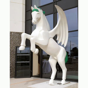 Op Maat Gemaakte Grote Buitentuin Glasvezel Paard Standbeeld Hars Pegasus Standbeeld Voor Verkopen - Product Image 1