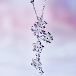 Pendentif et collier en argent sterling 925 avec zircon synthétique. Un collier luxueux et élégant à pompons floraux colorés - Product Image 1