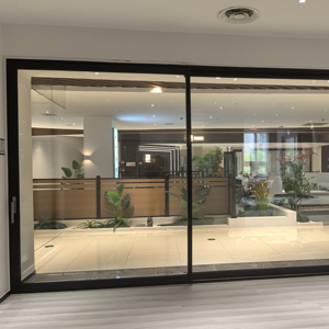 Tùy Chỉnh Lưới Trang Trí Hiện Đại Hợp Kim Nhôm Cửa Ra Vào Hoàn Thành Bề Mặt Đôi Kính Cường Lực Nội Thất Văn Phòng Xây Dựng - Product Image 1