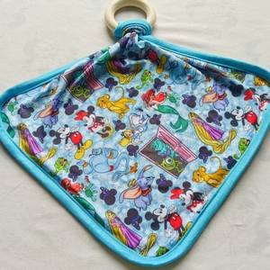 Ensemble de 5 pièces imperméables RTS : <span class=keywords><strong>Doudou</strong></span> noué pour bébé en bambou à imprimé animal avec anneau de dentition en bois et boîte surprise - Product Image 3