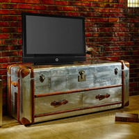 Réplique d'un coffre de rangement et d'un meuble TV en aluminium antique