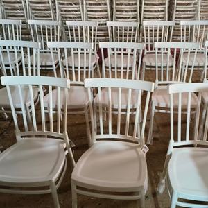 راحة عصرية قابلة للطي حديثة PP مع أرجل خشب الزان للأثاث المنزلي في الشقق - Product Image 1