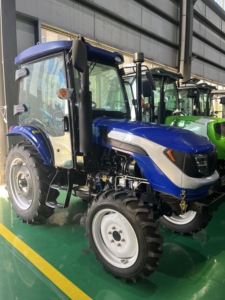 Tracteur agricole Yto 704, 70 CV, 4 roues motrices, bleu, transmission par engrenages, niveau de sécurité élevé - Product Image 5